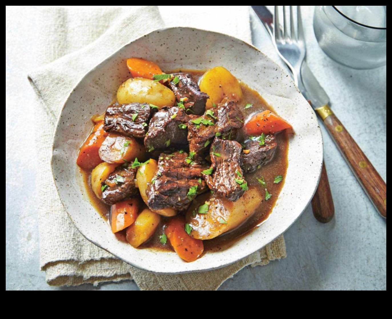 Задушевни яхнии Комфорт за бавно готвене за всеки вкус 5 Задушевни яхнии: Комфорт за бавно готвене за всеки вкус