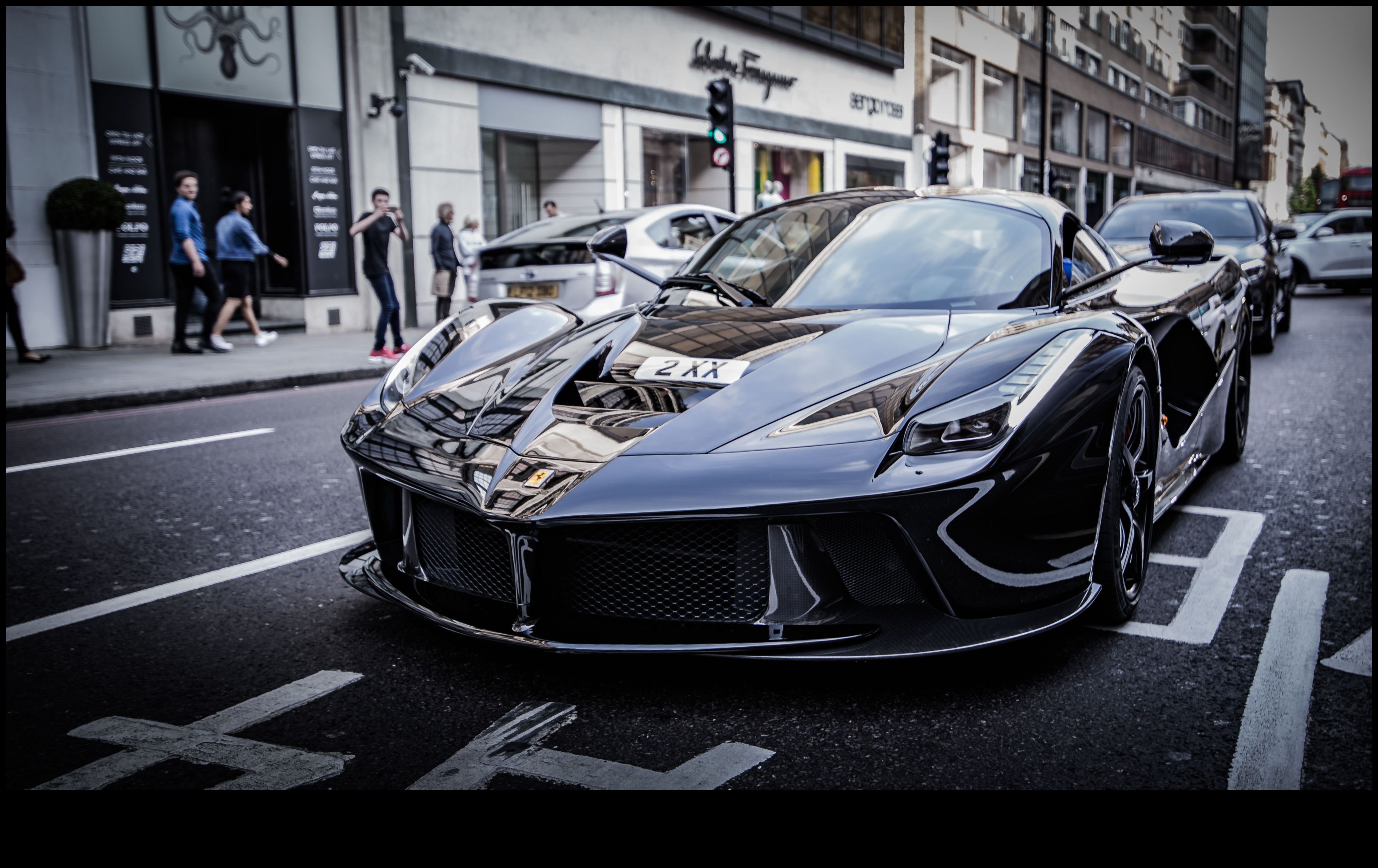 От нула до шестдесет: Бързото ускорение на високопроизводителни спортни автомобили