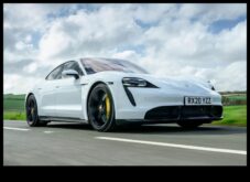 Електрически цели Увеличението според електрическата спортна автомобил