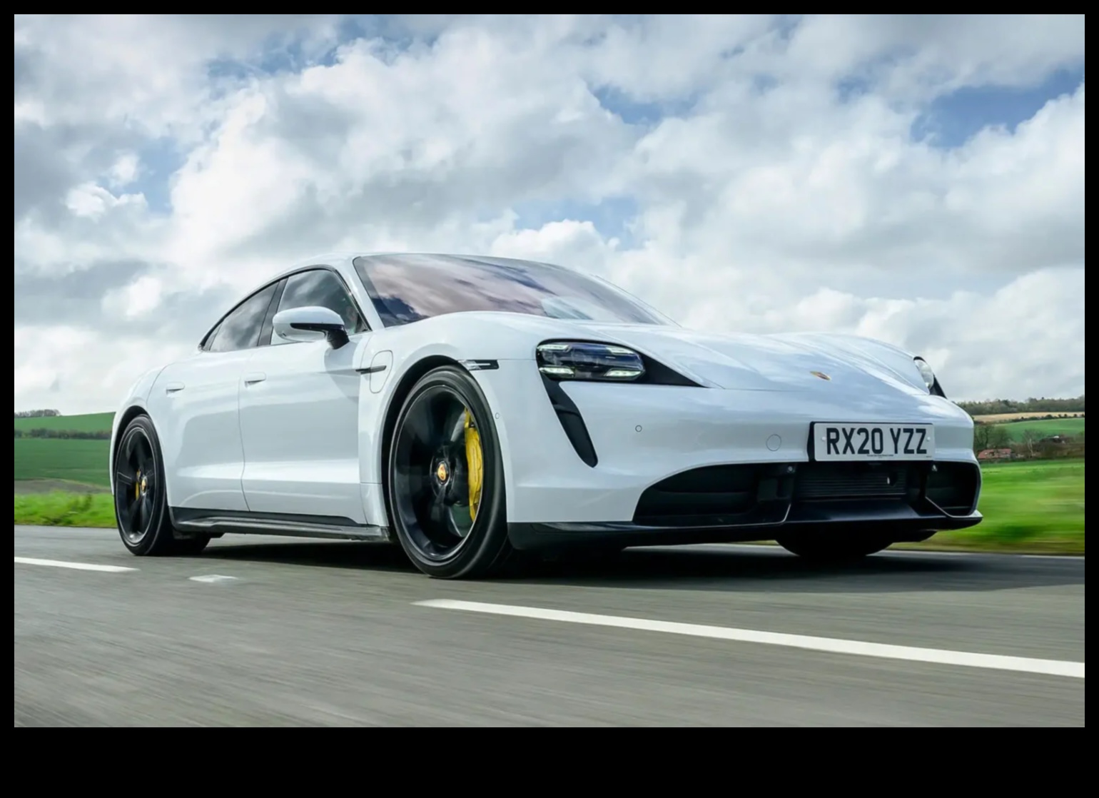 Електрически мечти: Нарастващата популярност на електрическите спортни автомобили